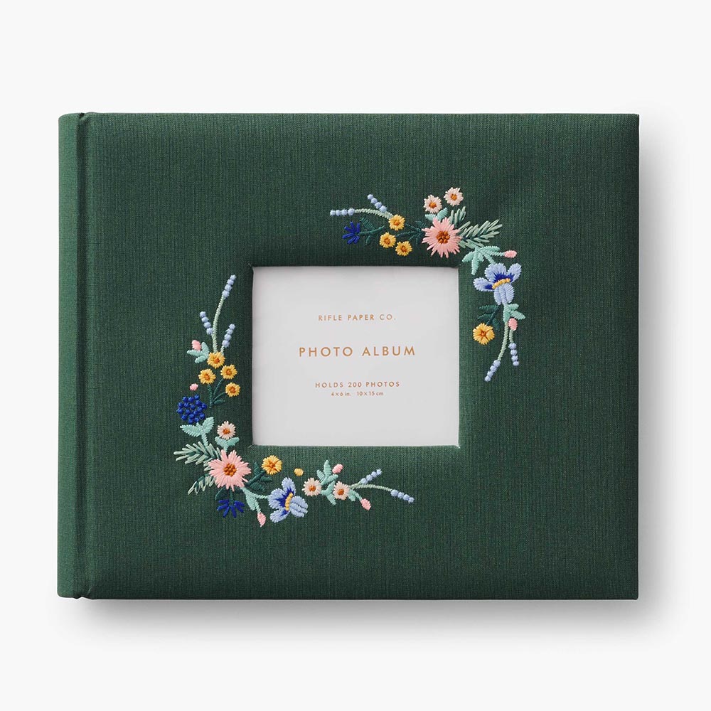 Álbum de fotos con cubierta bordada Menagerie - Rifle Paper co.